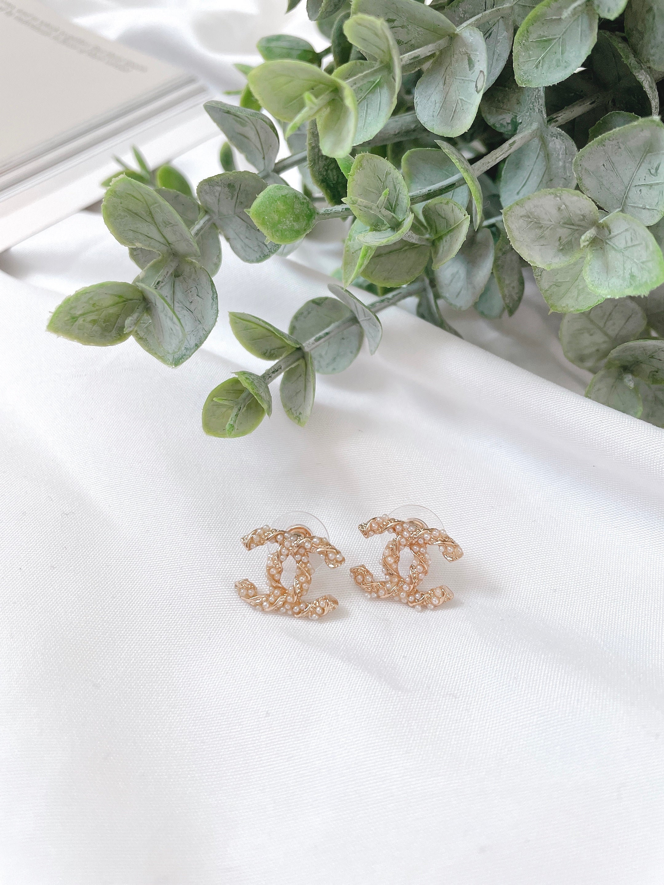 Gold Plated Pearl Stud Earrings – Elegant Minimalist Jewelry for Women
