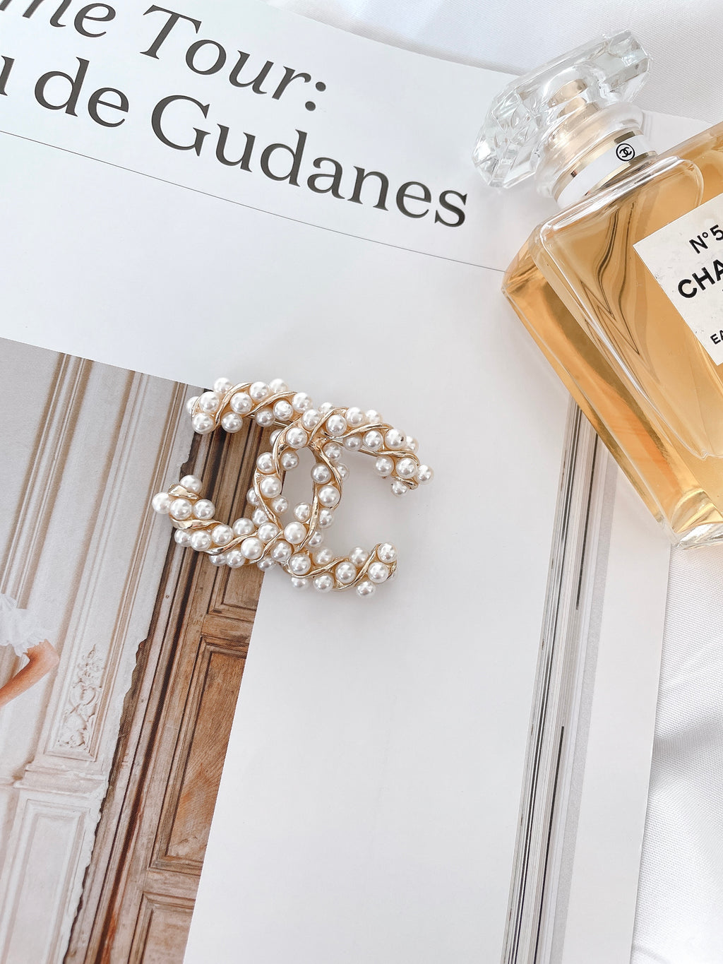 Elegant Gold Plated Imitation Pearls Brooch,Vintage-Inspired Fashion Pin for Women