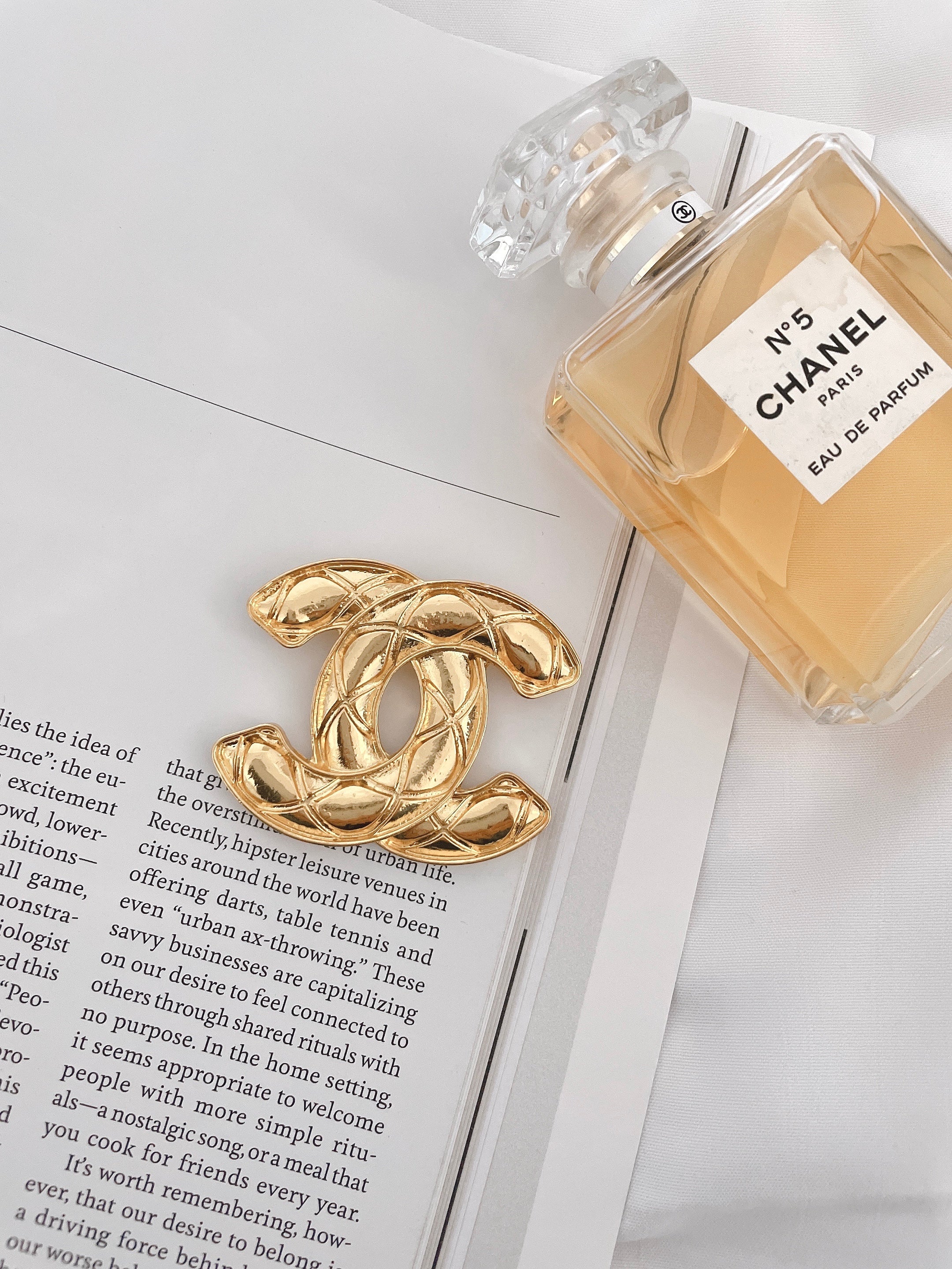 Gold Plated Brooch Quilted Texture,Vintage-Inspired Fashion Pin for Women