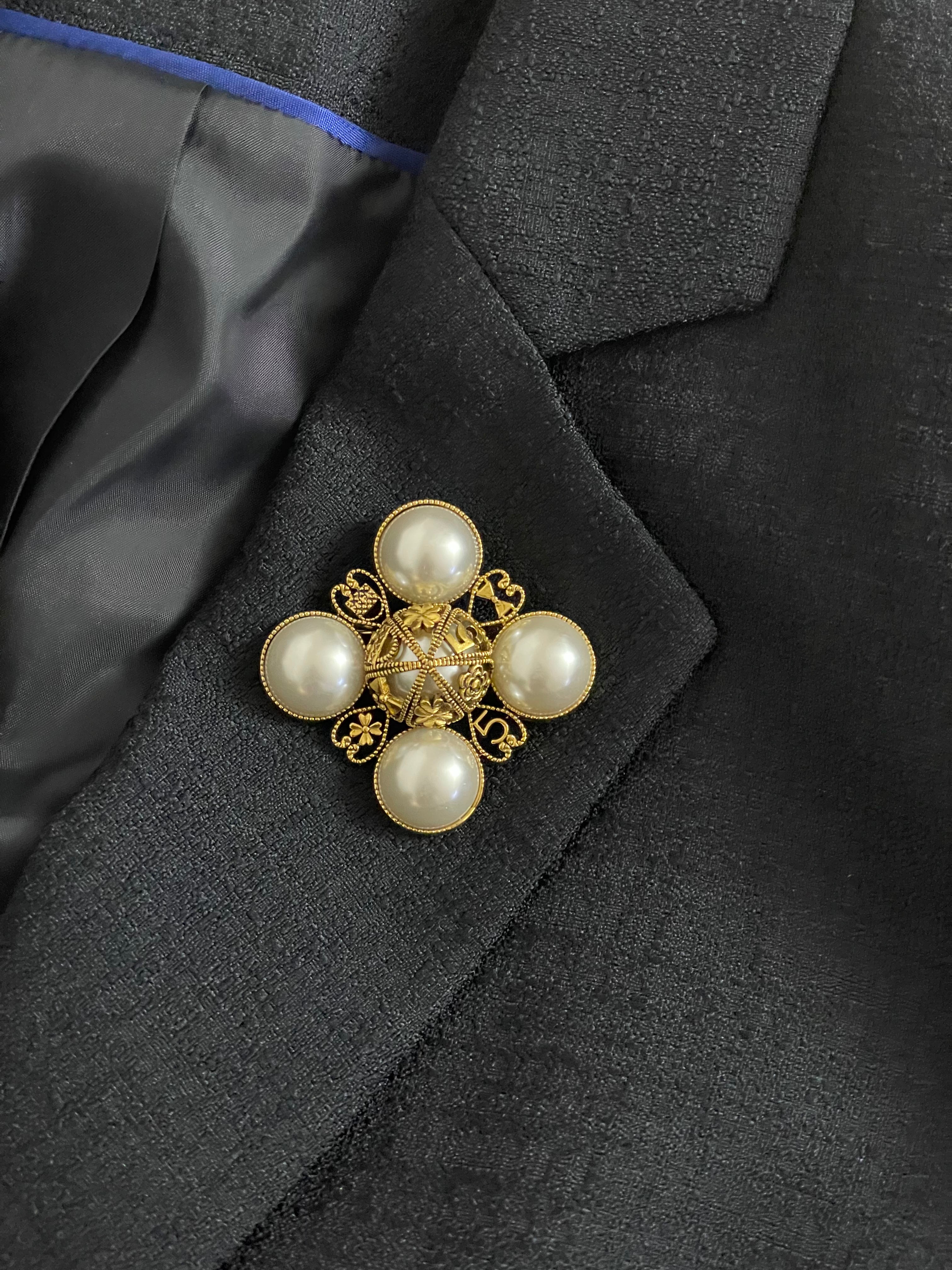 Vintage Style Pearl Brooch