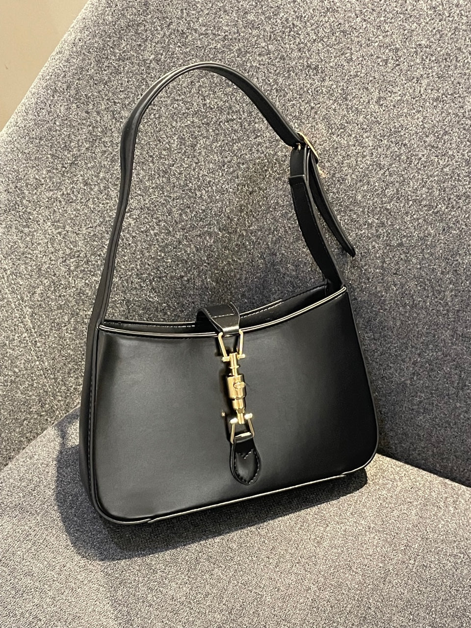 Jackie Shoulder Bag 2 Colors– Classic Minimalist Bag in 2 Colors for Everyday Elegance