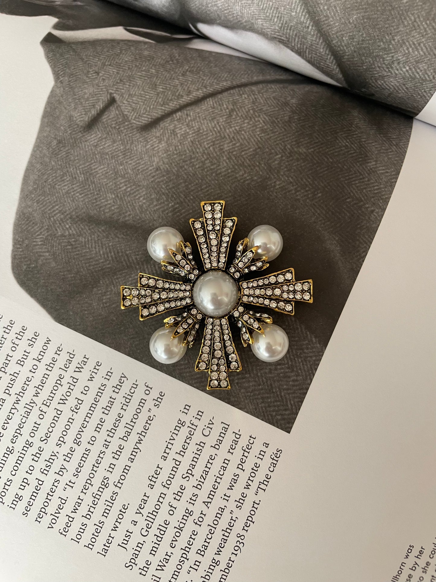 Luxe ♥ Vintage Style Pearl  Brooch