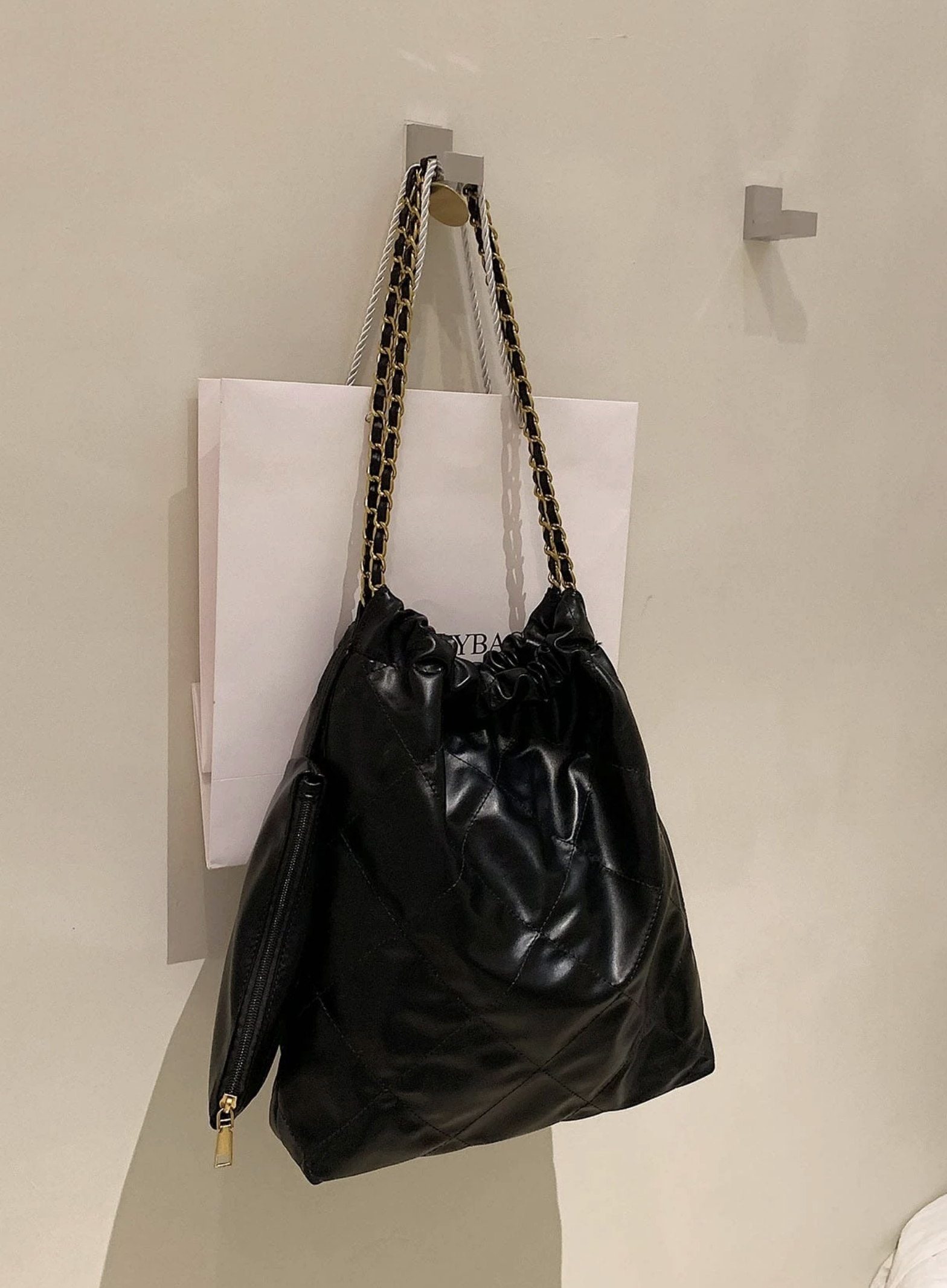 Vegan Leather 22 Chain Shoulder Bag – Chic Quilted Crossbody Purse with Gold Chain Strap