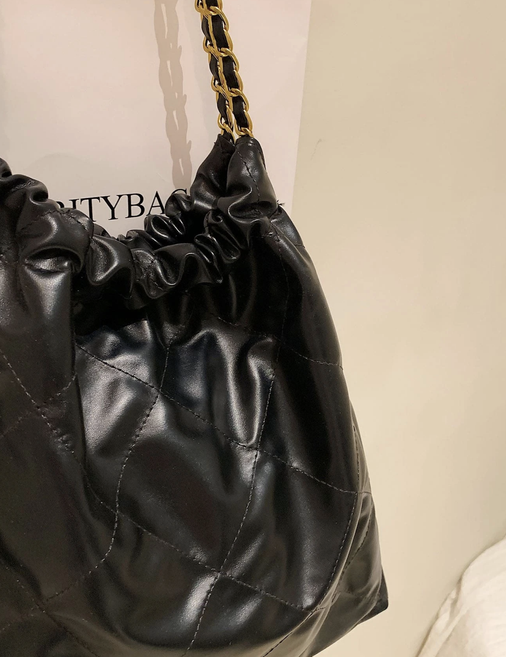 Vegan Leather 22 Chain Shoulder Bag – Chic Quilted Crossbody Purse with Gold Chain Strap