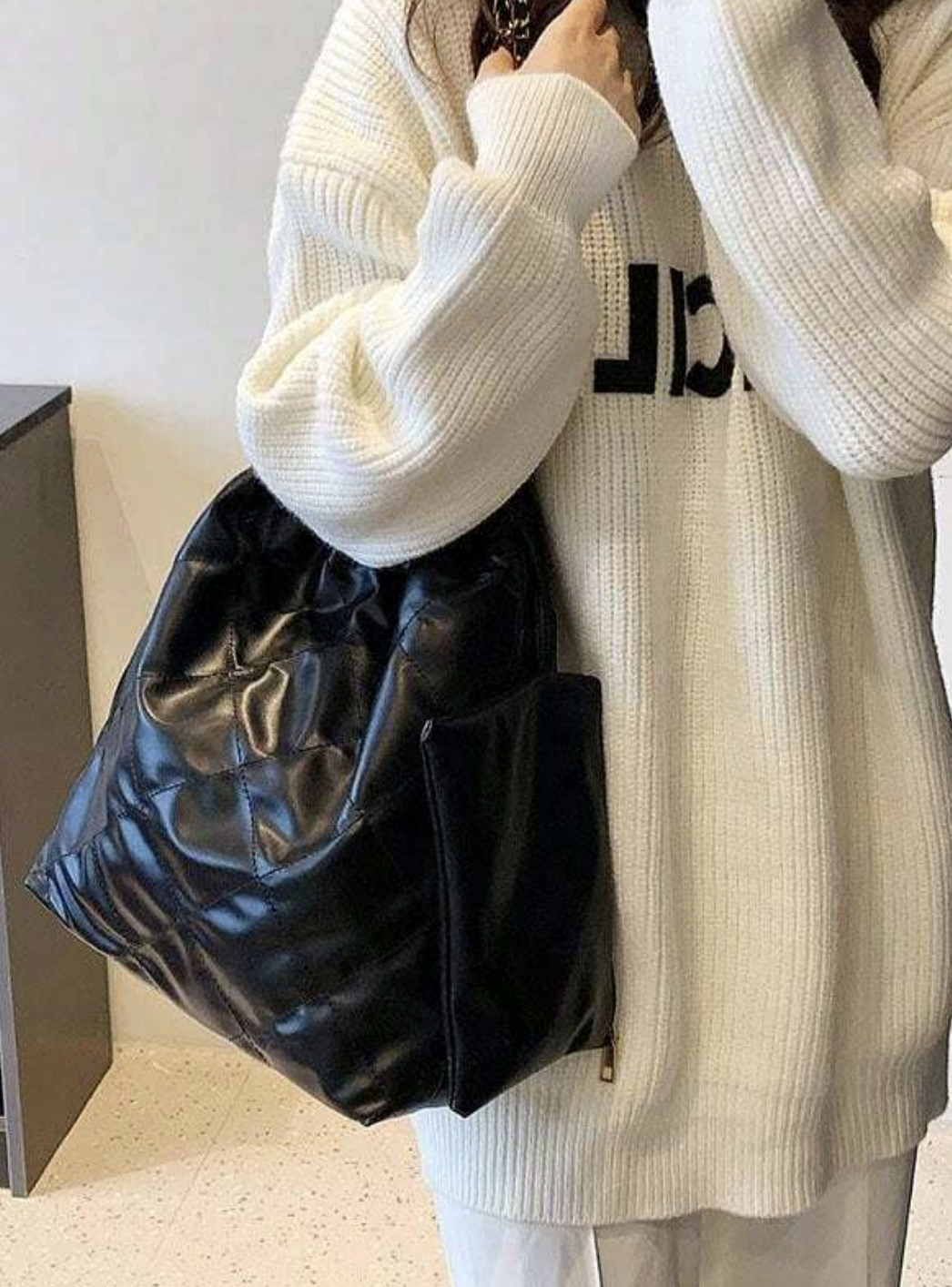 Vegan Leather 22 Chain Shoulder Bag – Chic Quilted Crossbody Purse with Gold Chain Strap