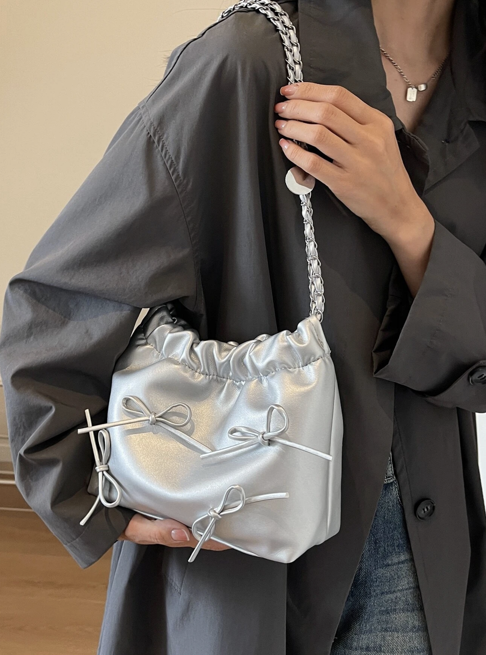 Silver Bow Chain Shoulder Bag – Glam Mini Purse with Metallic Finish & Cute Bow Detail