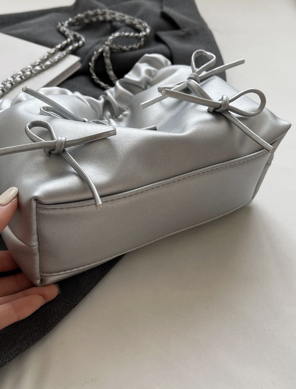 Silver Bow Chain Shoulder Bag – Glam Mini Purse with Metallic Finish & Cute Bow Detail