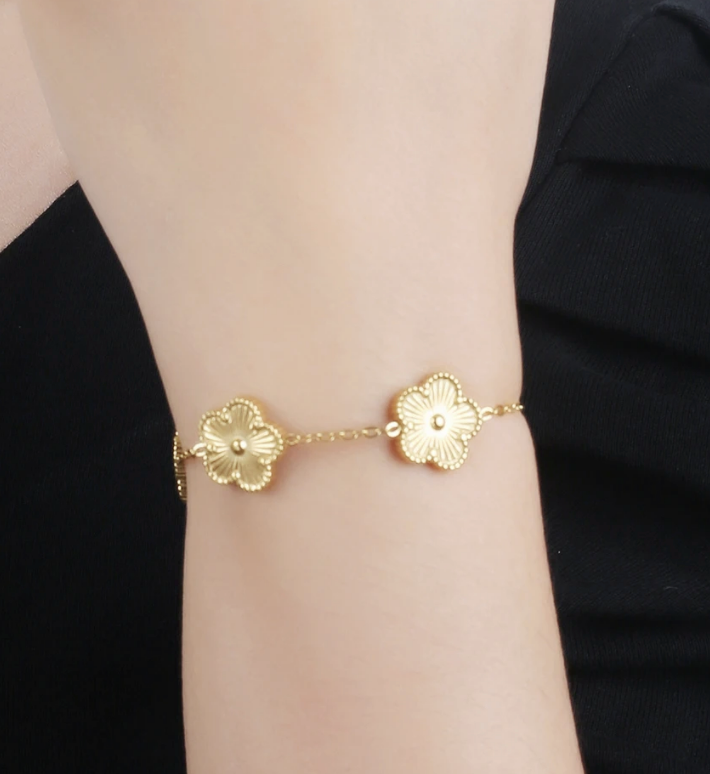 18k Gold Plated Five Petal Clover Bracelet, Trendy Adjustable Chain, Dainty Stainless Steel Five Leaf Clover Jewelry for Women