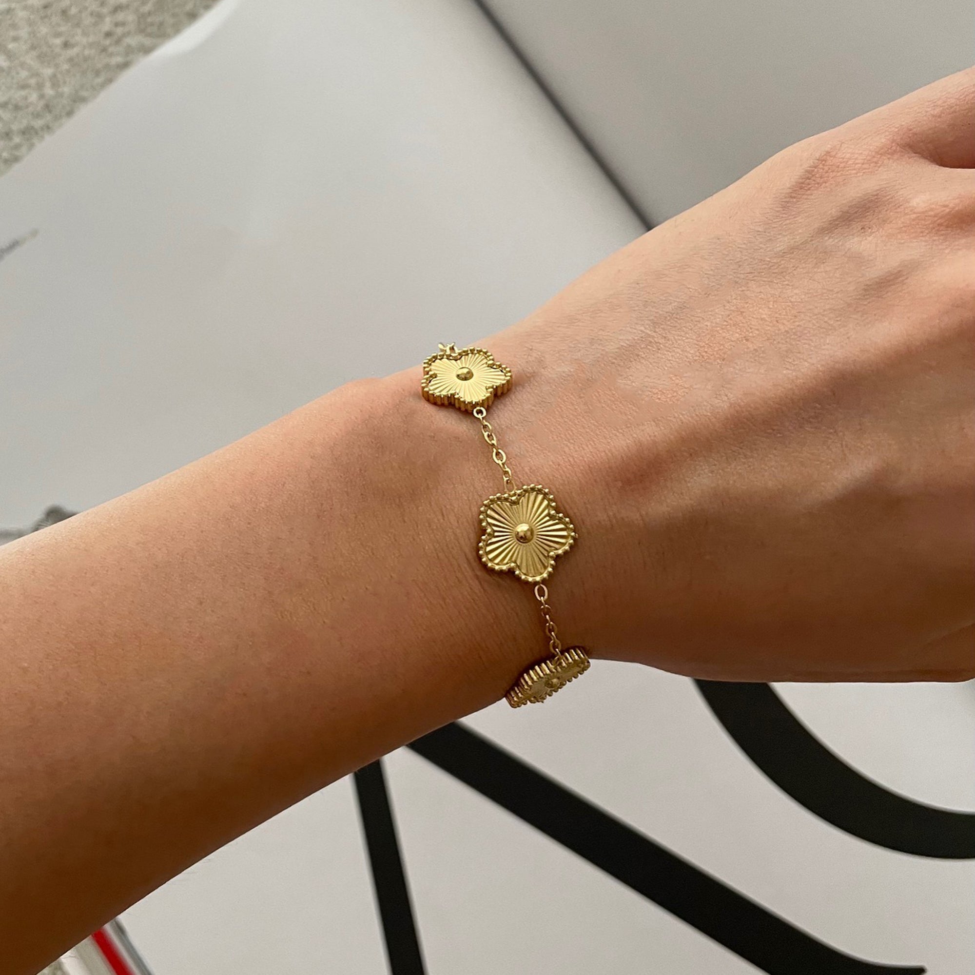 18k Gold Plated Five Petal Clover Bracelet, Trendy Adjustable Chain, Dainty Stainless Steel Five Leaf Clover Jewelry for Women