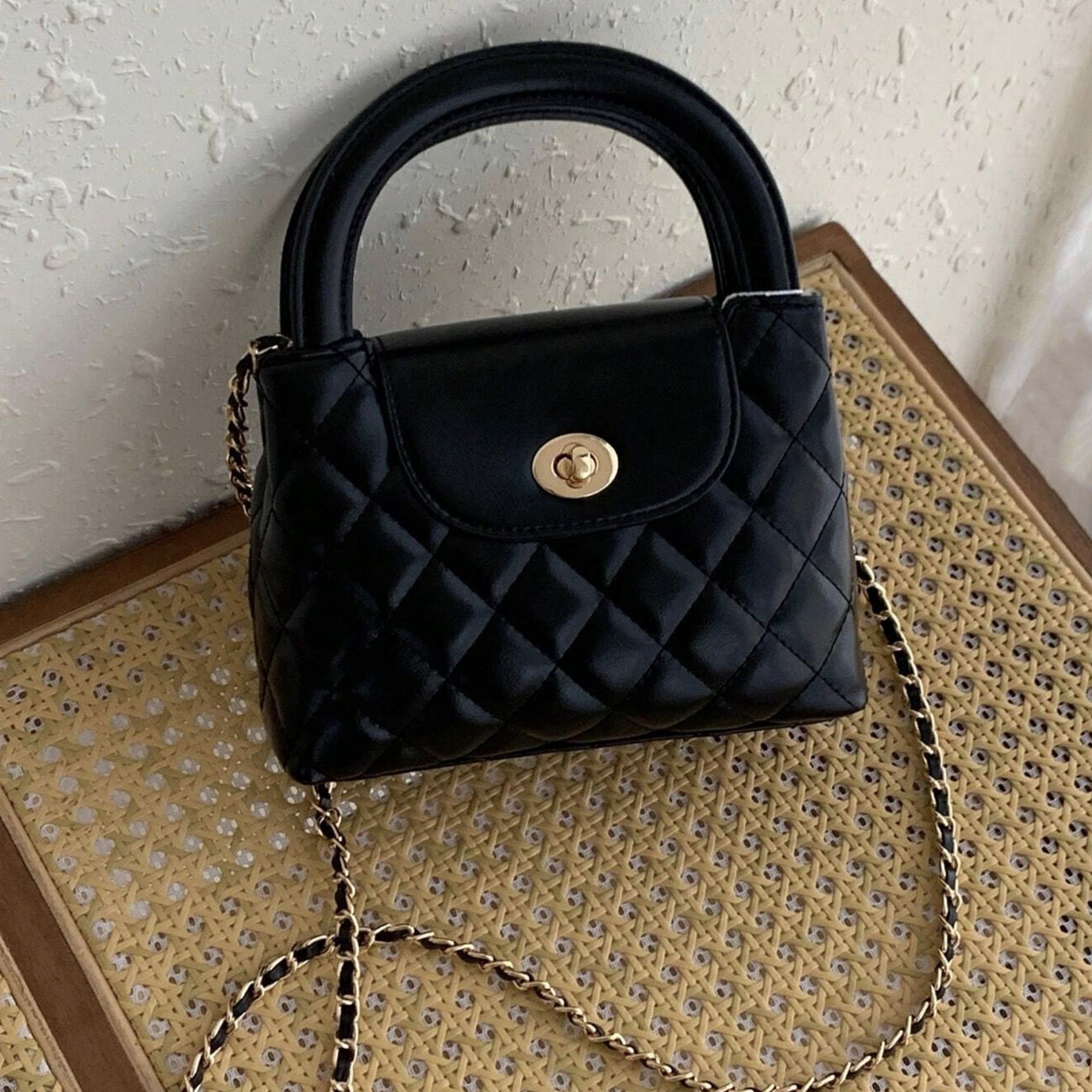 Quilted Handle Crossbody Tote Bag – Stylish & Versatile Shoulder Bag for Everyday Use