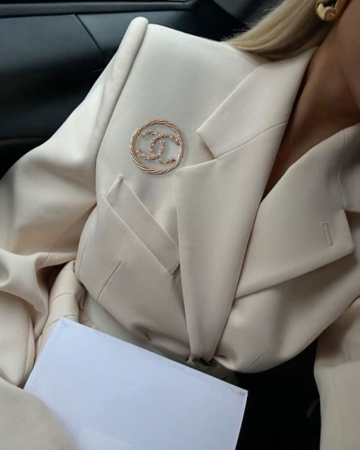 Elegant Gold Plated Round Brooch with Imitation Pearls,Vintage-Inspired Fashion Pin for Women