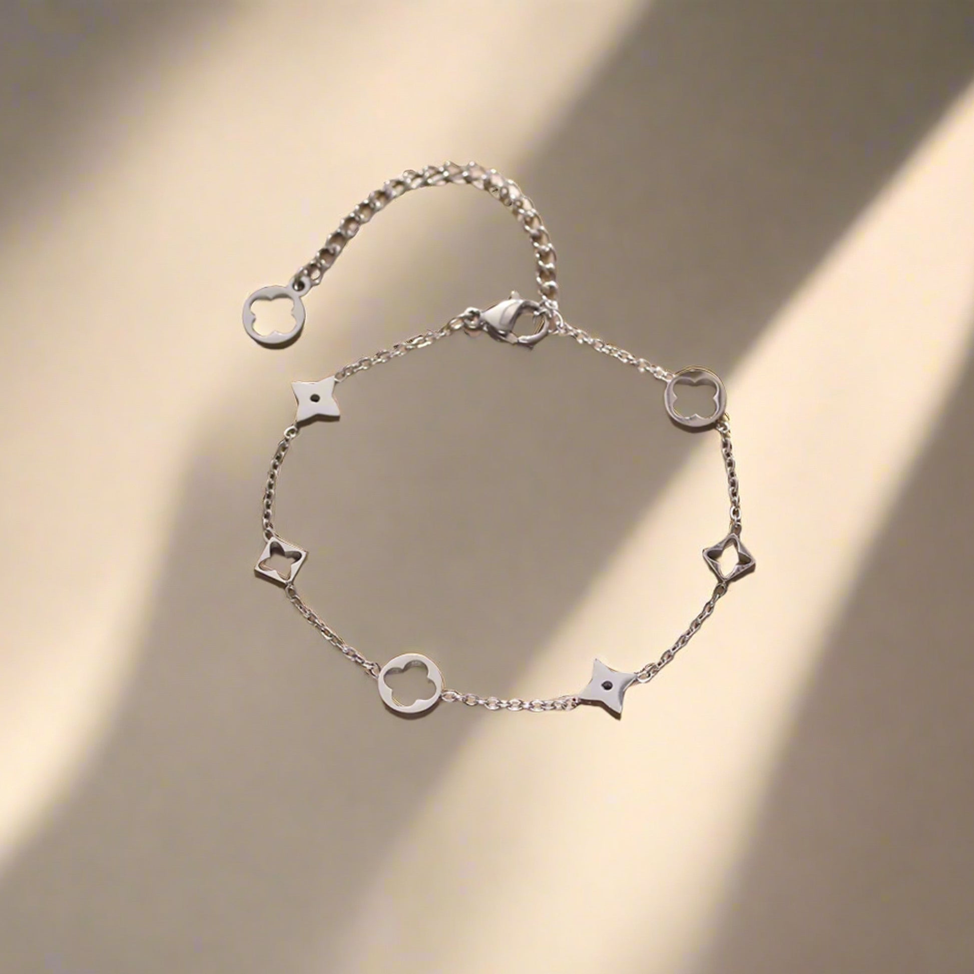 18k Gold Plated Clover Charm Bracelet, Adjustable Chain, Stainless Steel